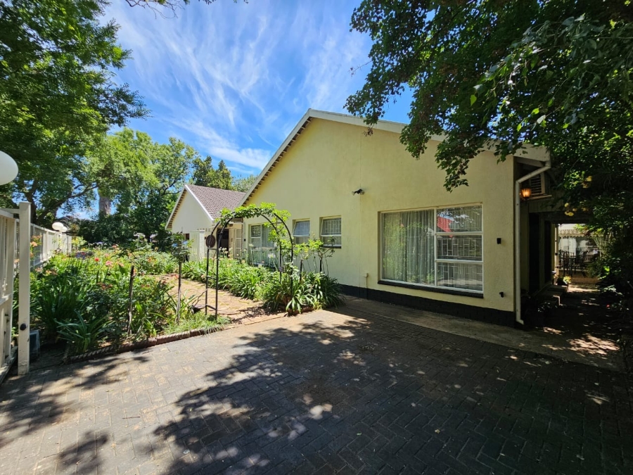 6 Bedroom Property for Sale in Grimbeeck Park North West